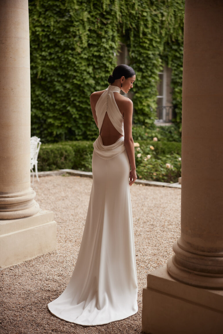 minimalistička sirena otvorenih leđa