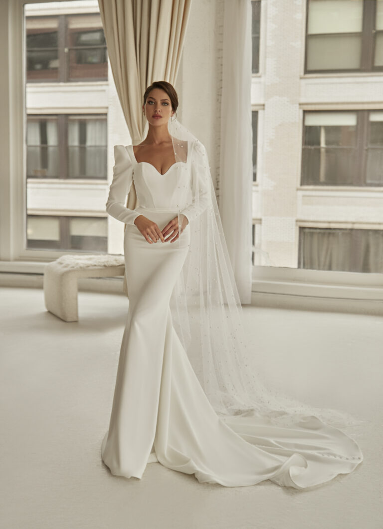 Saten sirena sa rukavima za zimska vjenčanja