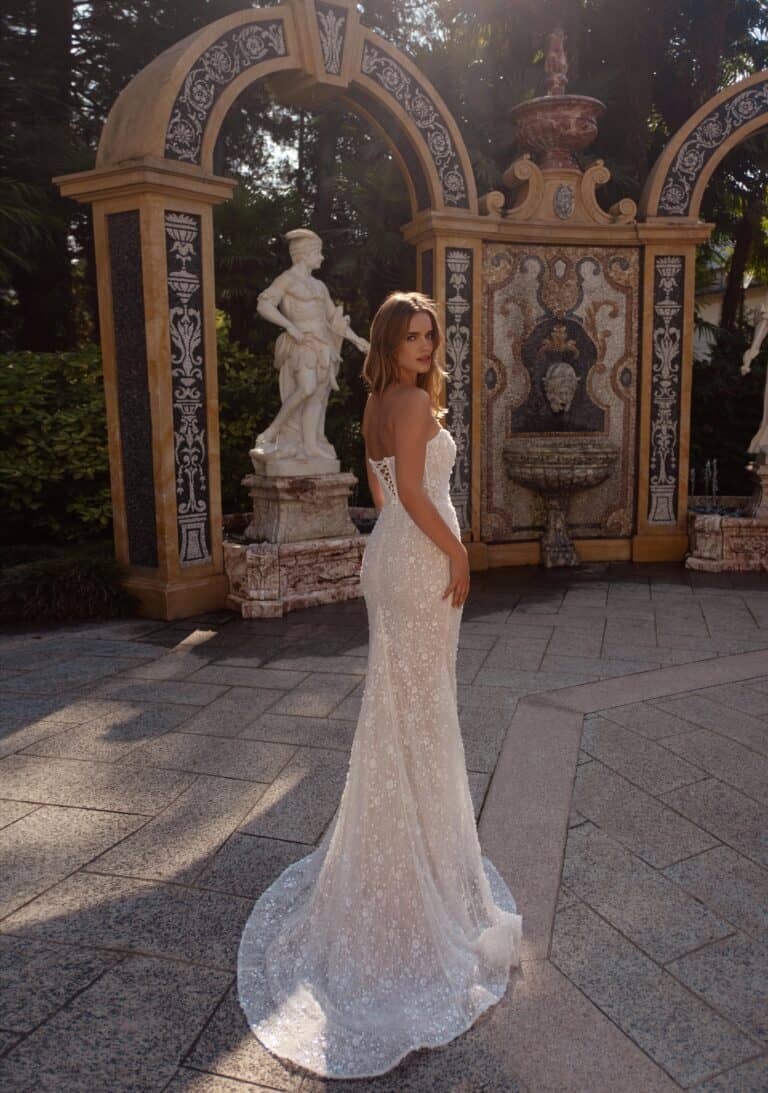 sirena vjenčanica od svjetlucave čipke - zadnji dio