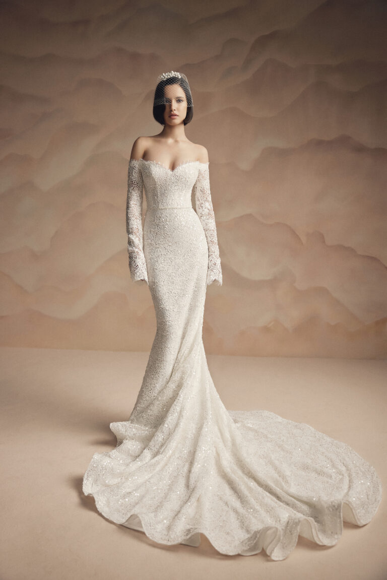 Sirena vjenčanica sa srcastim izrezom, rukavima i šlepom