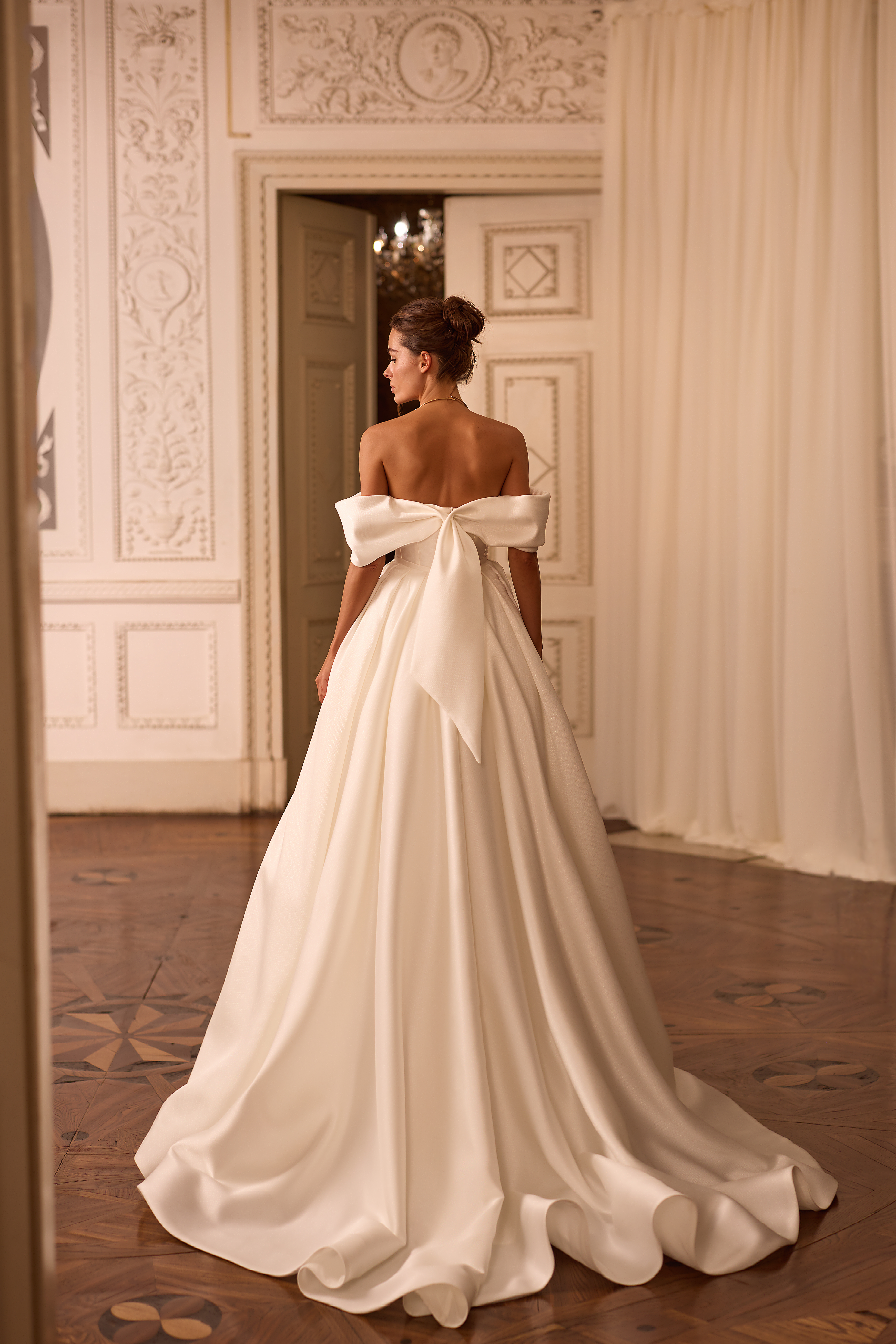 Brokat vjenčanica A kroja - zadnja strana