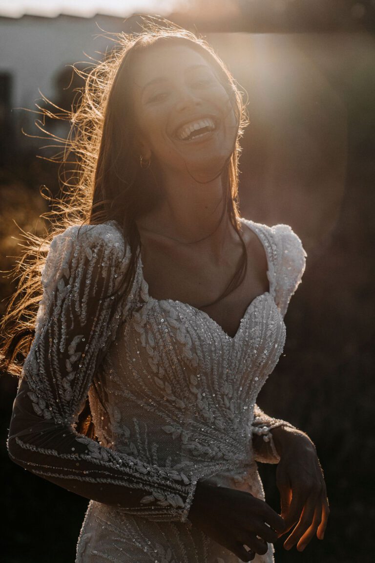 Sirena srcastog oblika sa naramenicama i rukavima