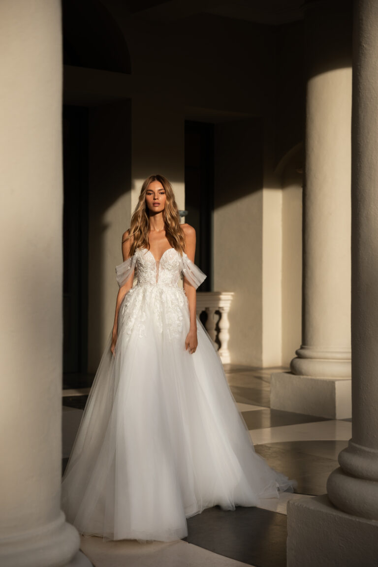 Vjrenčanica A kroja sa čipkom i tilom