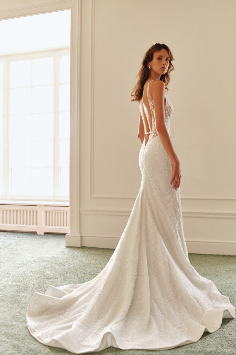 Sirena dubokog izreza na leđima