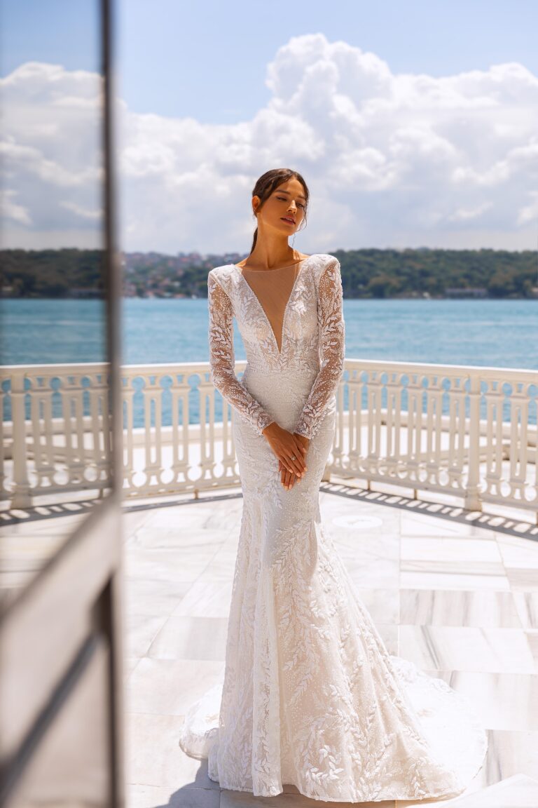 Sirena dubokog izreza na grudima sa rukavima