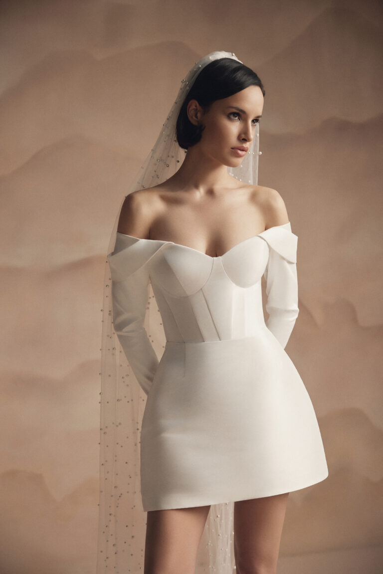 Kratka saten haljina sa rukavima