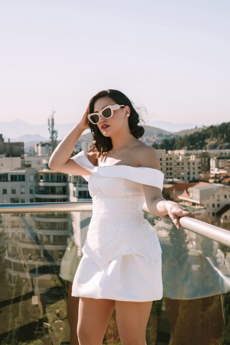 Kratka bijela puf haljina