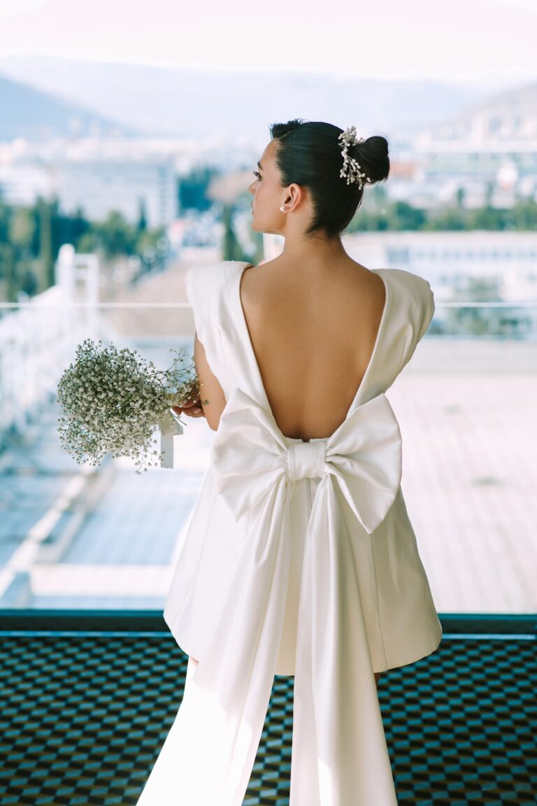 Haljina sa mašnom na leđima