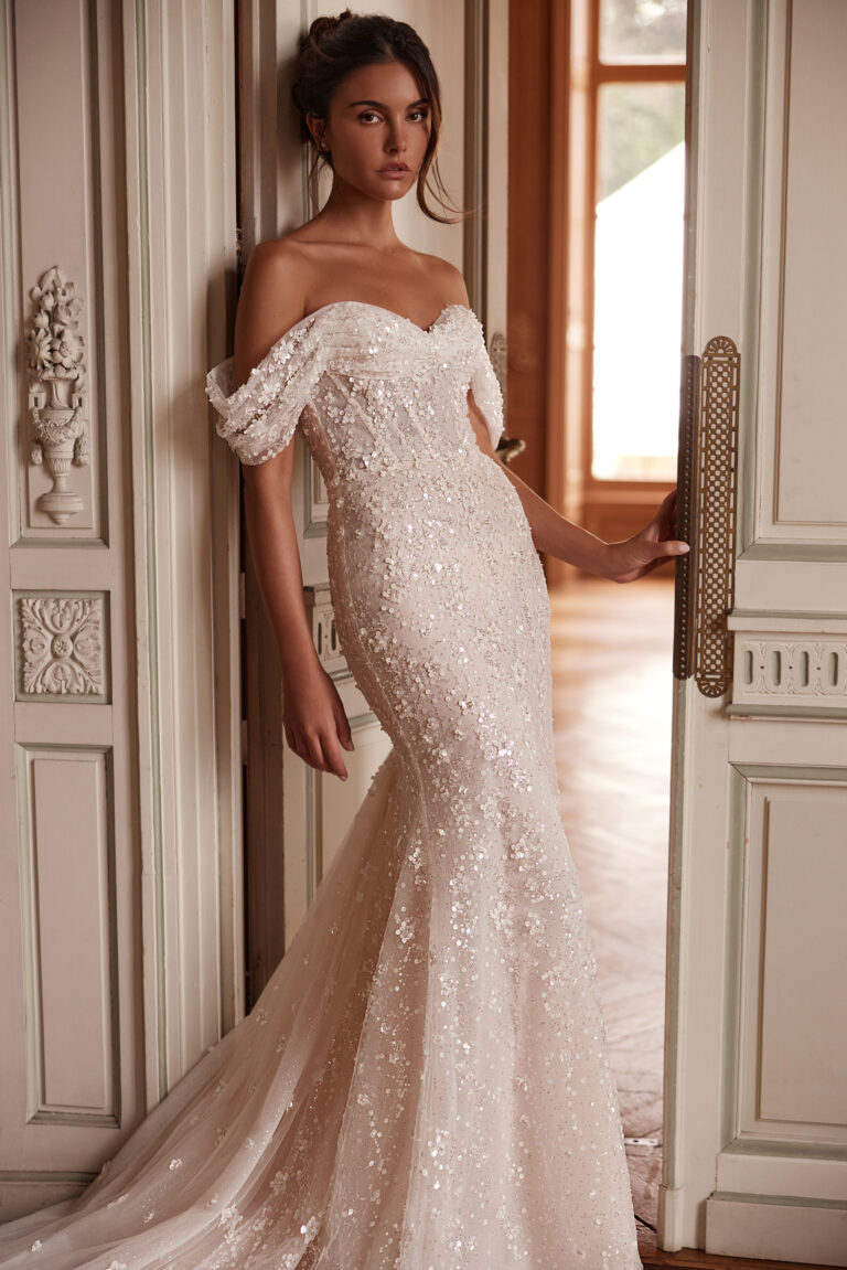 sirena vjenčanica od fine čipke sa 3D detaljima