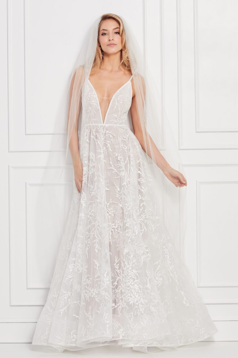 Lagana čipkana haljina sa dubokim dekolteom