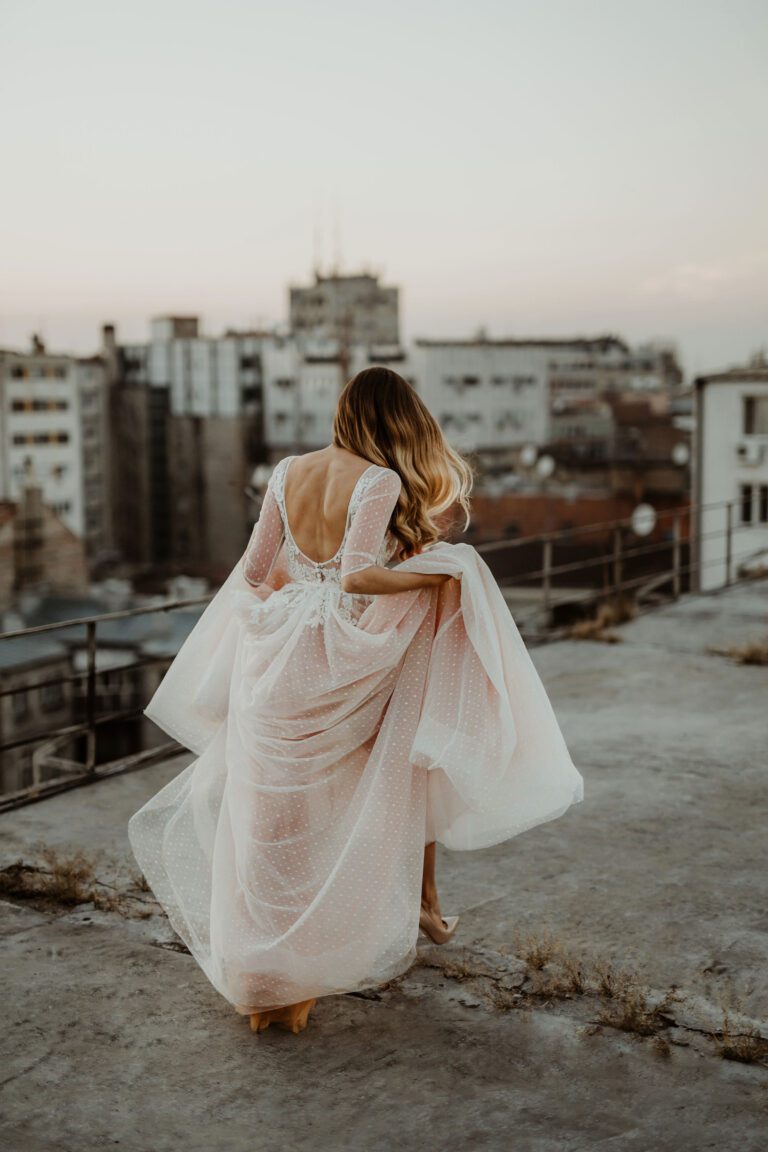 Zanosna haljina A kroja sa tufnicama