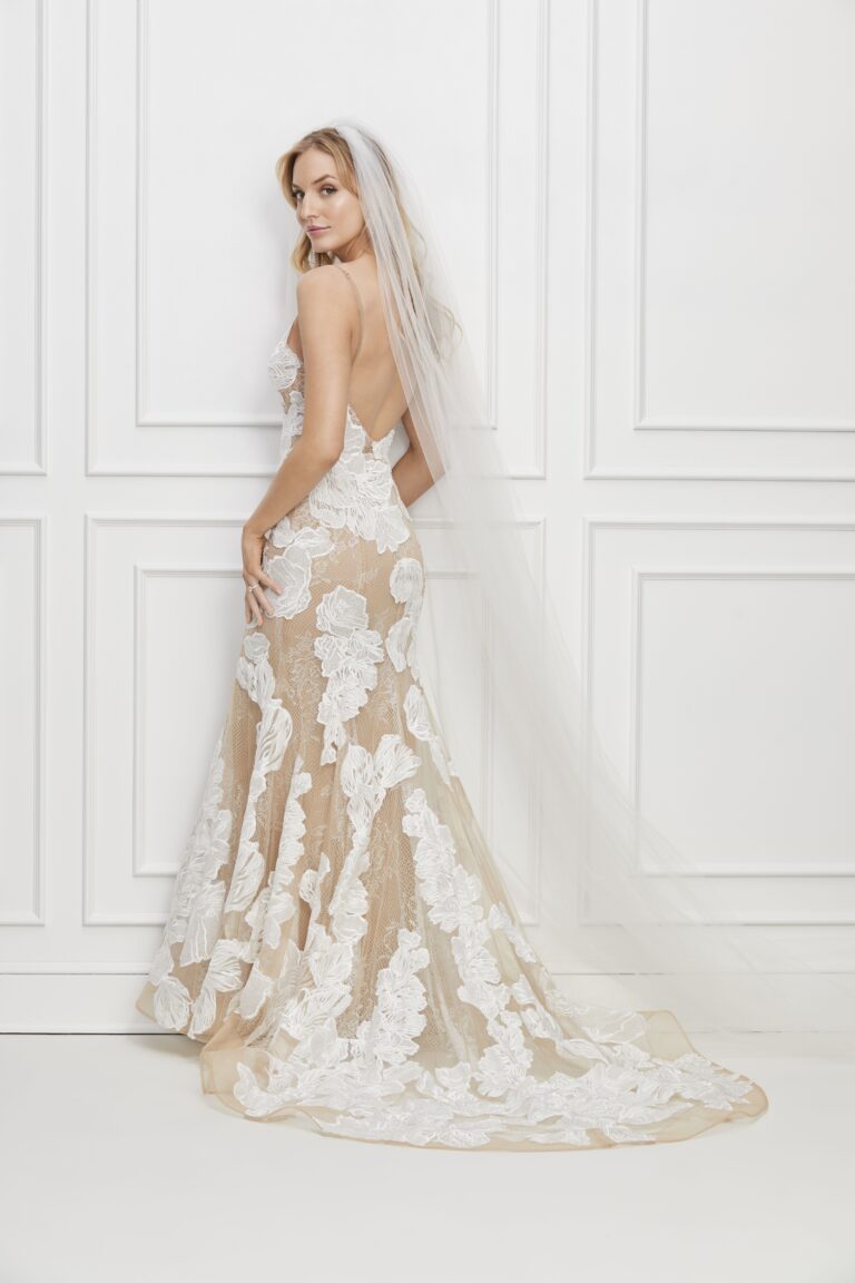 Haljina u boji kože sa bretelama